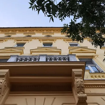 Westend Lofts Sunny Nest